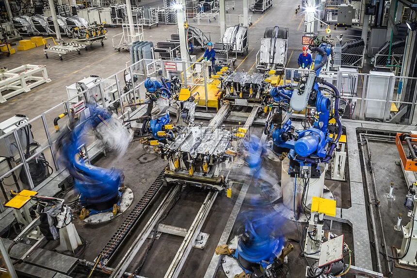 汽车生产车间机器人在焊接高清图片下载-正版图片501627457-摄图网