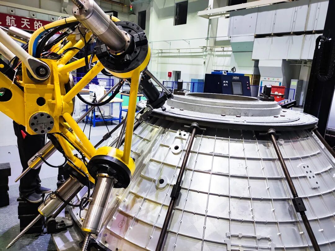 机械系刘辛军教授团队研发的机器人助力天舟六号货运飞船高效高质量制造-清华大学机械工程系